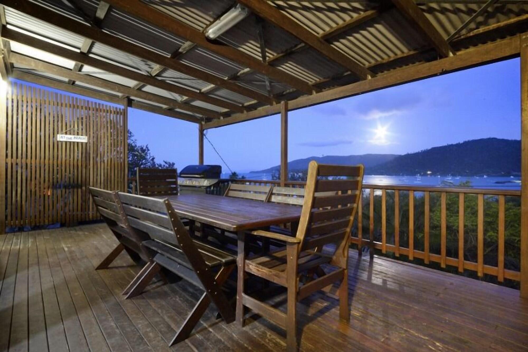 Airlie Guest House Airlie Beach Exteriör bild