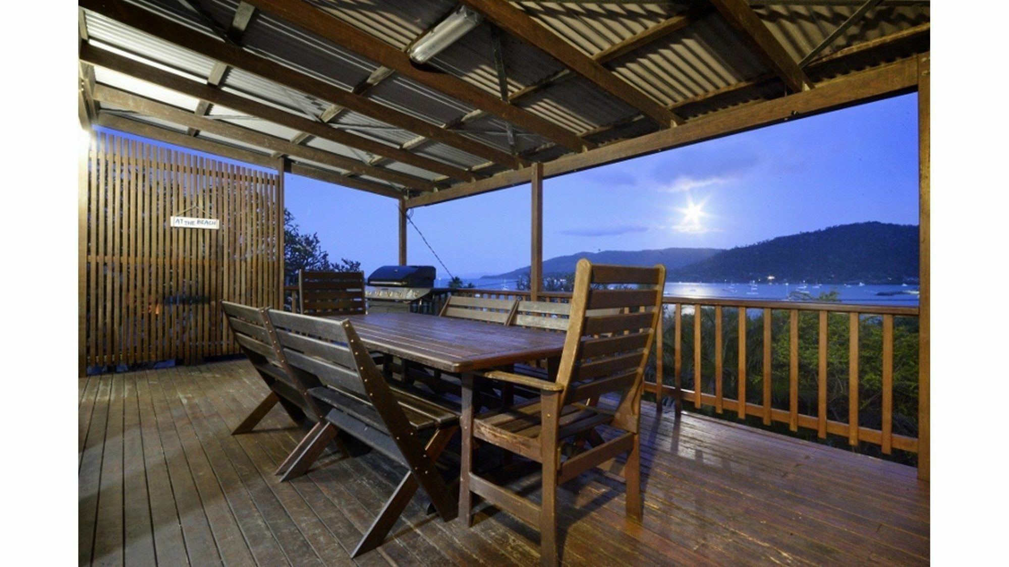 Airlie Guest House Airlie Beach Exteriör bild
