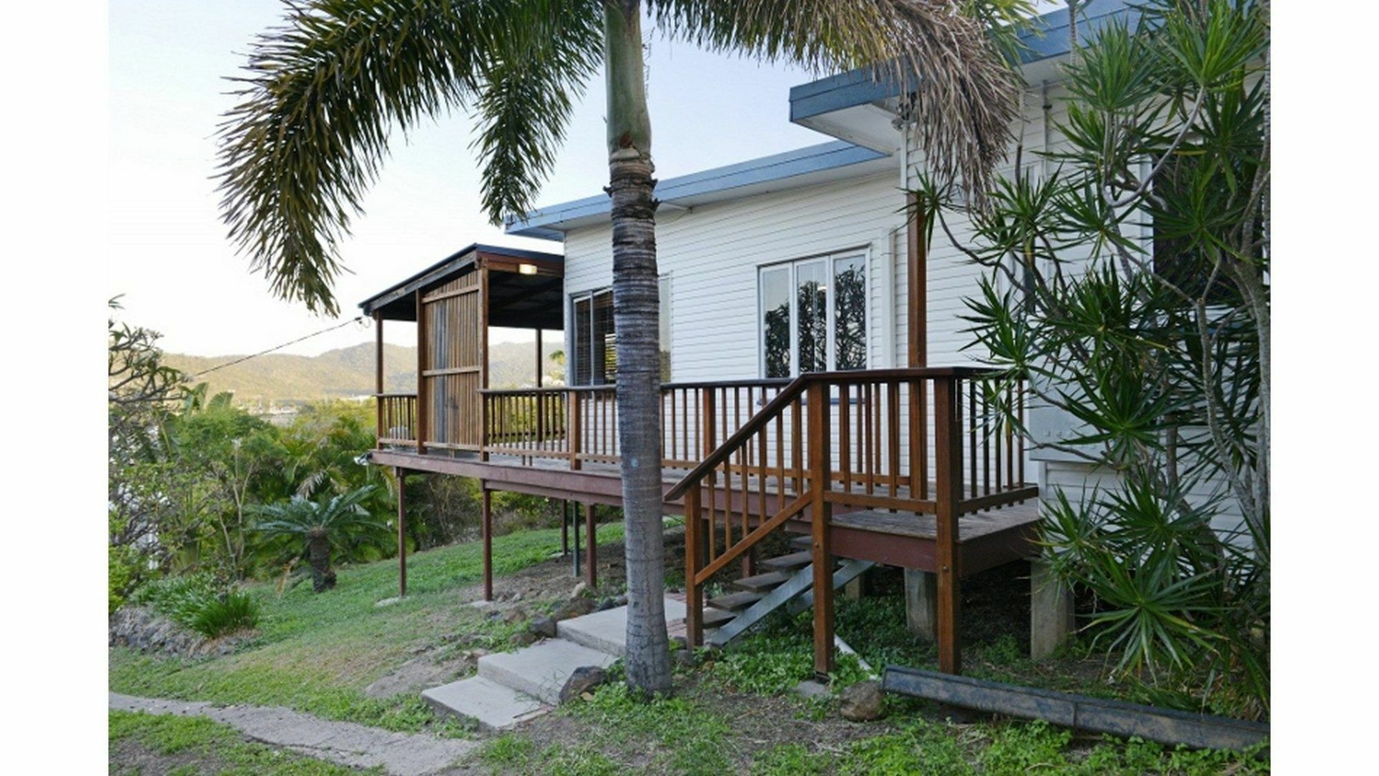 Airlie Guest House Airlie Beach Exteriör bild
